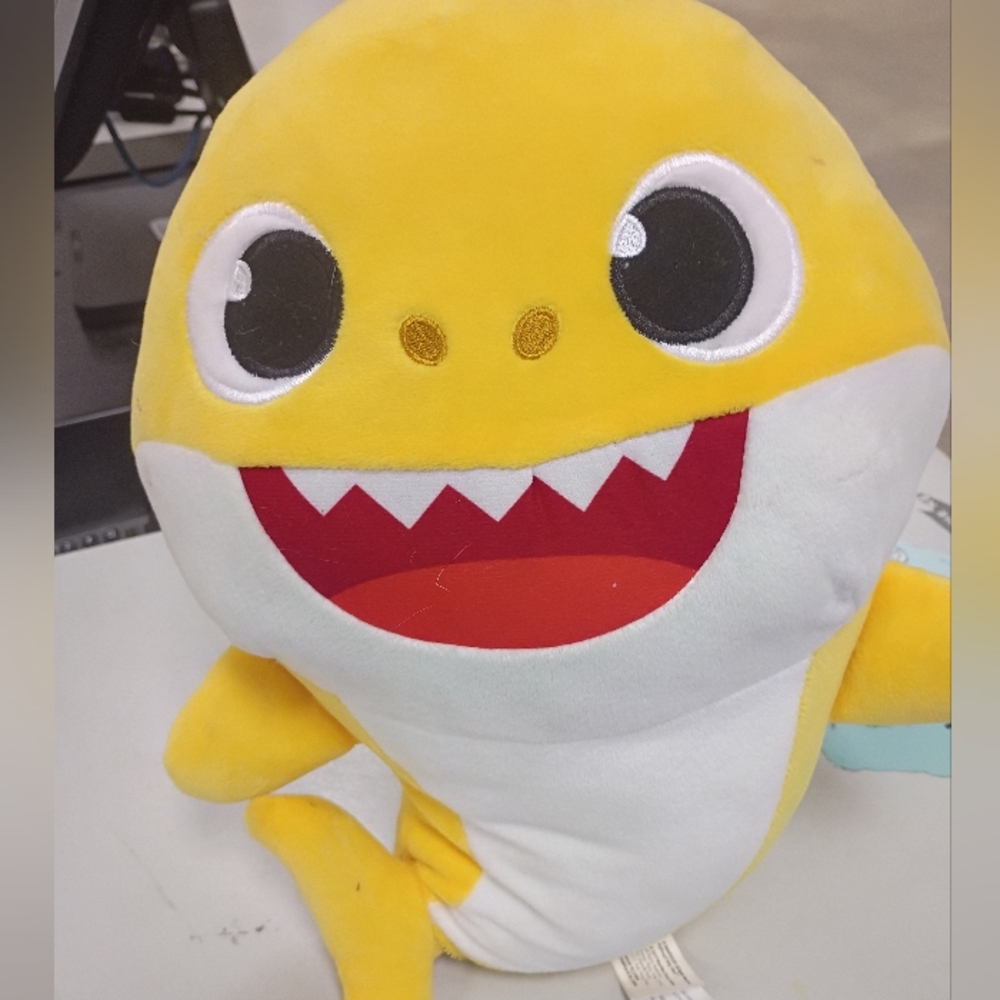Pinkfong Yellow Shark Plush - Picture 4 of 4